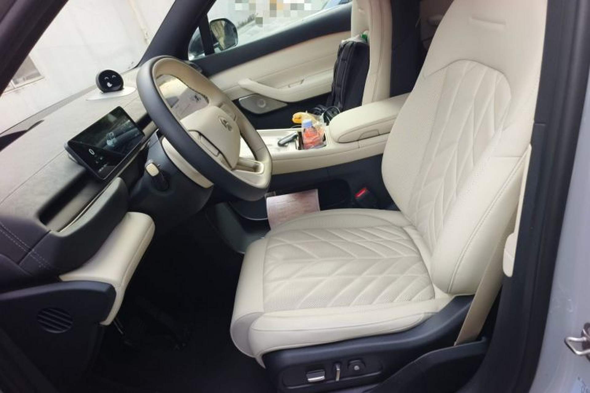 Used Nio EC6 2025 75 kWh Left Front Seat