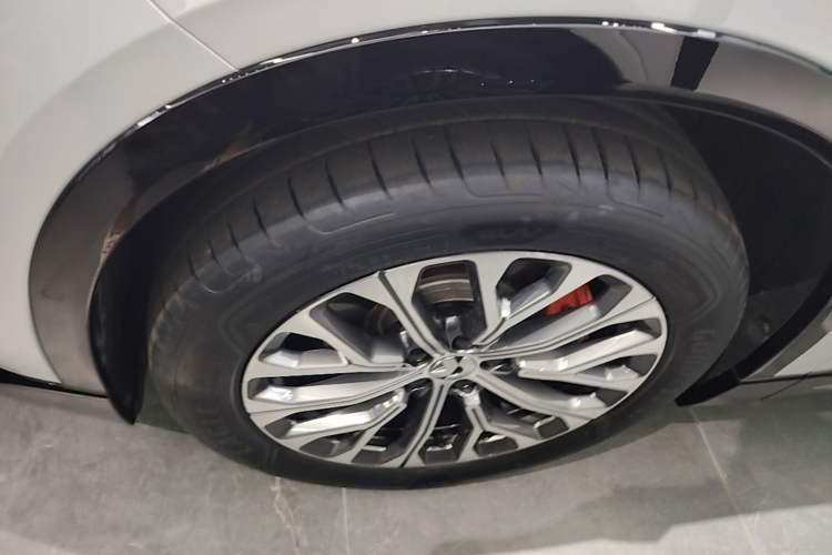 Used Nio EC6 2025 75 kWh Left Front Wheel Hub