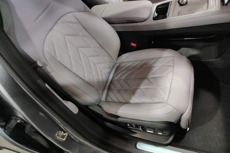 Used Nio EC6 2025 75 kWh Right Front Seat