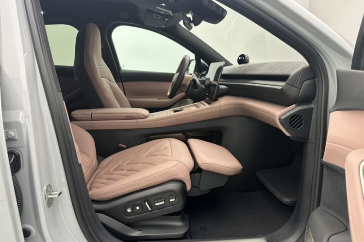 Used Nio EC6 2025 75 kWh Right Front Seat