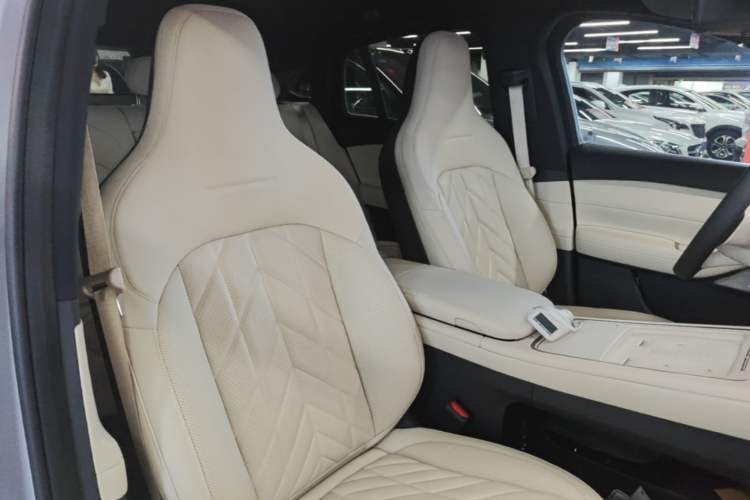 Used Nio EC6 2025 75 kWh Right Front Seat