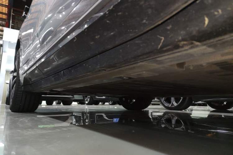 Used Nio EC6 2025 75 kWh Right Side Sill