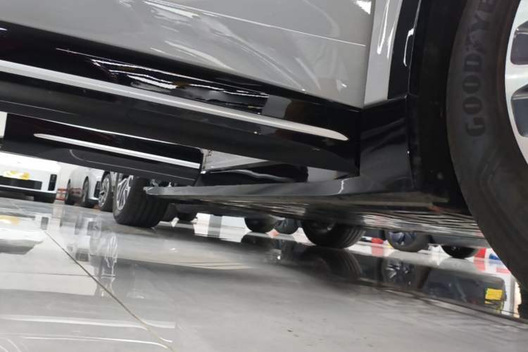 Used Nio EC6 2025 75 kWh Right Side Sill