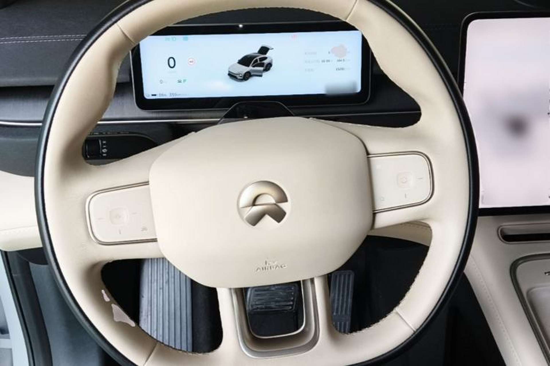 Used Nio EC6 2025 75 kWh Steering Wheel