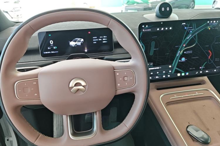 Used Nio EC6 2025 75 kWh Center Console