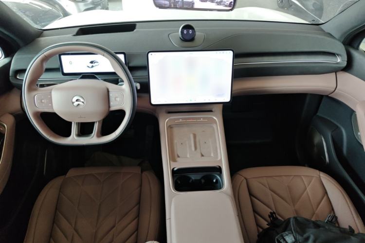 Used Nio EC6 2025 75 kWh Center Console