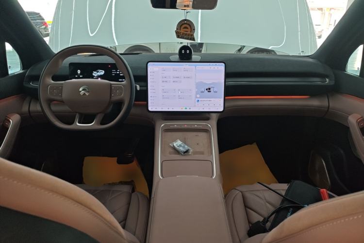 Used Nio EC6 2025 75 kWh Center Console