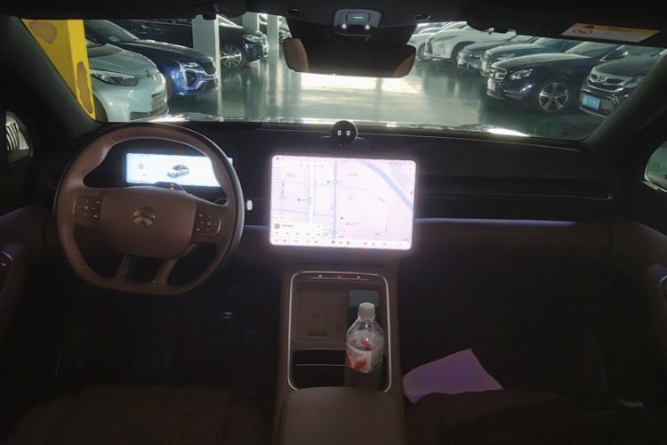 Used Nio EC6 2025 75 kWh Center Console