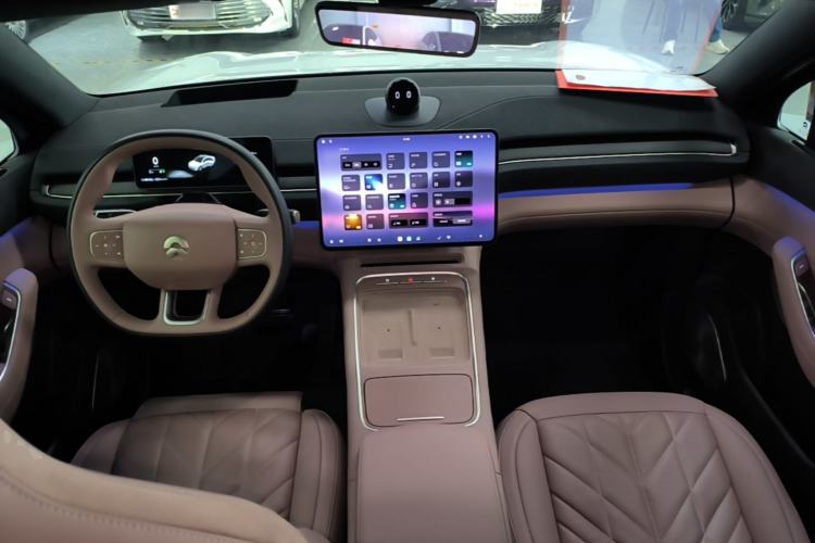 Used Nio EC6 2025 75 kWh Center Console