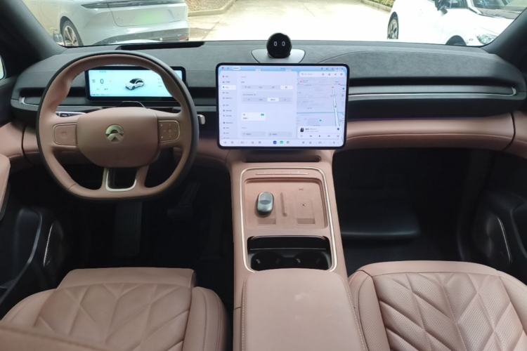 Used Nio EC6 2025 75 kWh Center Console