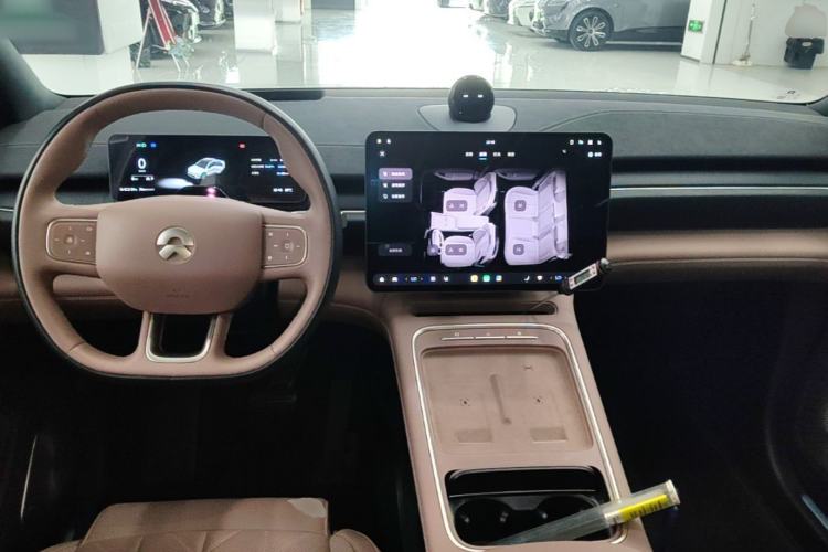Used Nio EC6 2025 75 kWh Center Console