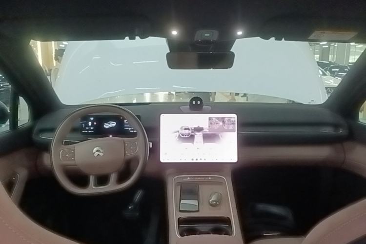 Used Nio EC6 2025 75 kWh Center Console