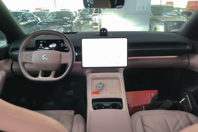 Used Nio EC6 2025 75 kWh Center Console