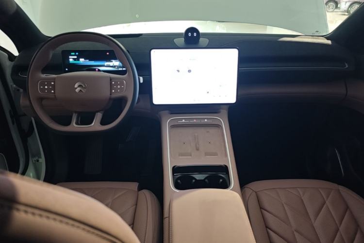 Used Nio EC6 2025 75 kWh Center Console