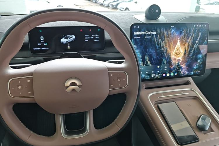 Used Nio EC6 2025 75 kWh Center Console