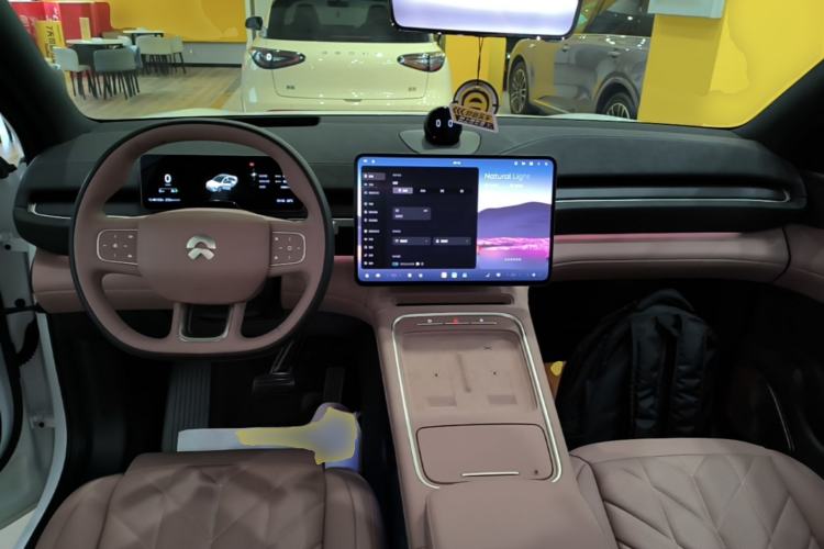 Used Nio EC6 2025 75 kWh Center Console
