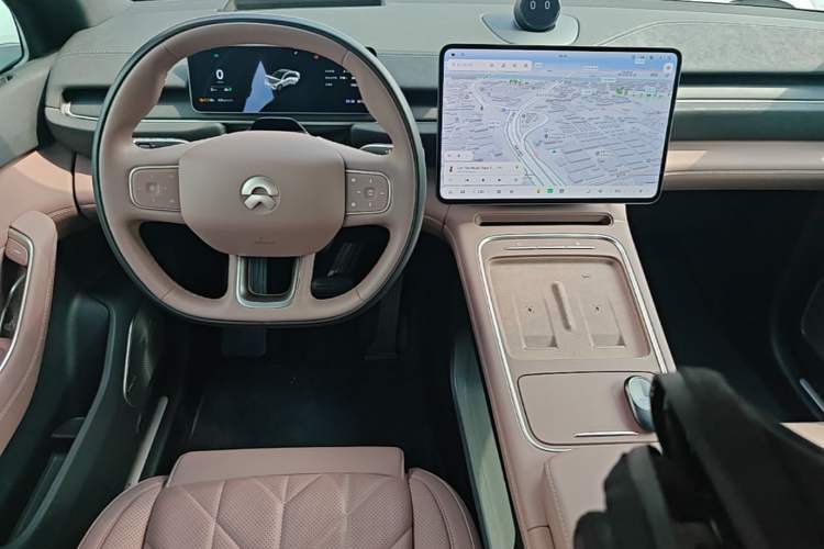 Used Nio EC6 2025 75 kWh Center Console
