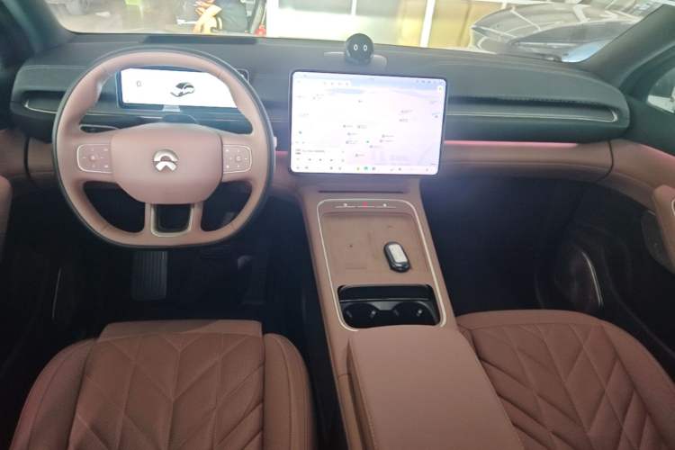 Used Nio EC6 2025 75 kWh Center Console