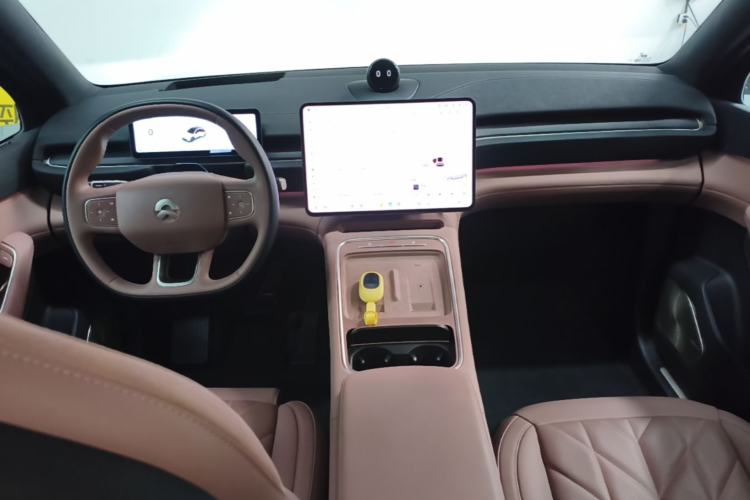 Used Nio EC6 2025 75 kWh Center Console