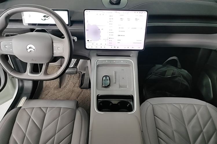 Used Nio EC6 2025 75 kWh Center Console