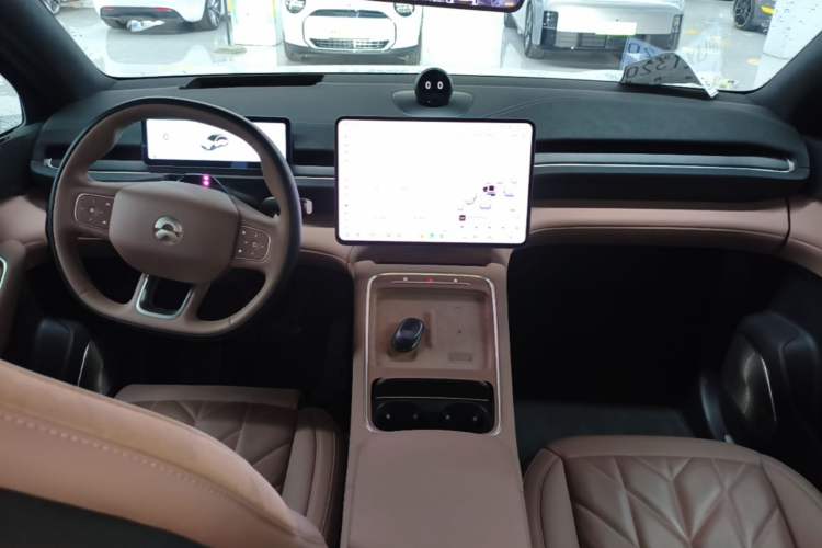 Used Nio EC6 2025 75 kWh Center Console