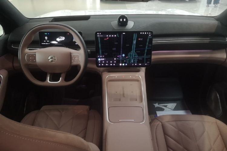 Used Nio EC6 2025 75 kWh Center Console