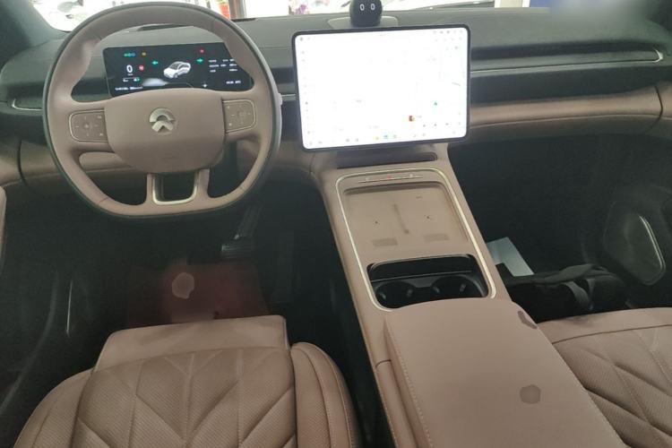 Used Nio EC6 2025 75 kWh Center Console