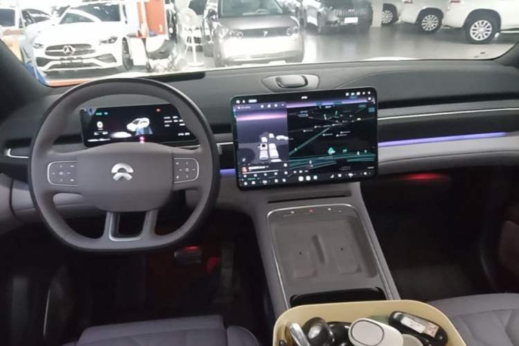 Used Nio EC6 2025 100 kWh Center Console
