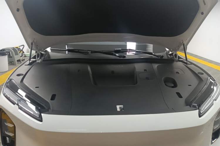Used Nio EC6 2025 75 kWh Engine Bay