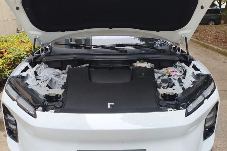 Used Nio EC6 2025 75 kWh Engine Bay