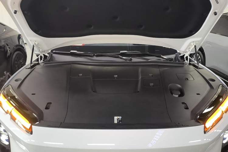 Used Nio EC6 2025 75 kWh Engine Bay