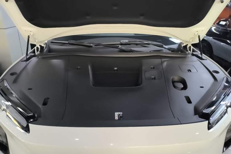 Used Nio EC6 2025 75 kWh Engine Bay
