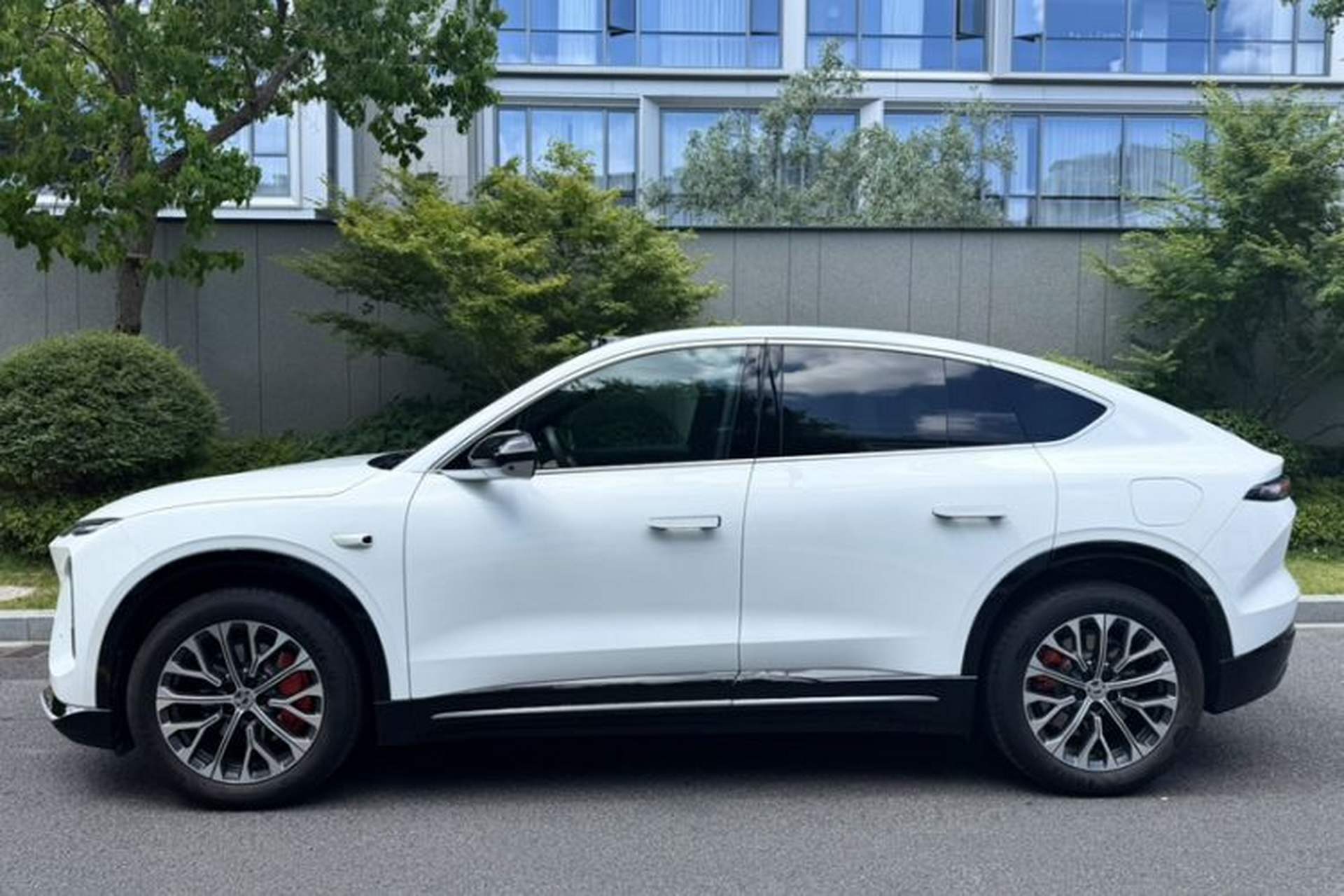 Used Nio EC6 2025 75 kWh Exterior 4