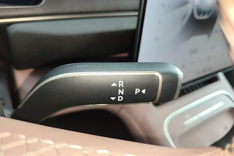 Used Nio EC6 2025 75 kWh Gear Lever