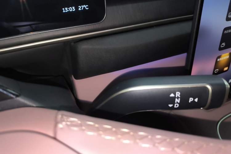 Used Nio EC6 2025 75 kWh Gear Lever