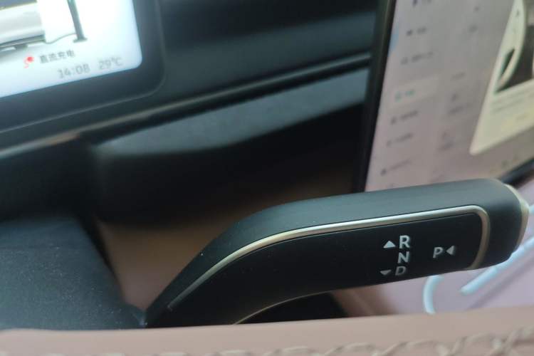 Used Nio EC6 2025 75 kWh Gear Lever