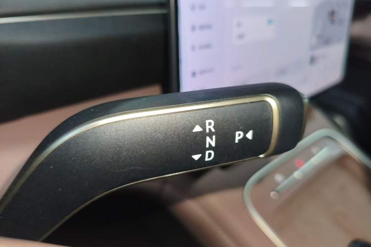 Used Nio EC6 2025 75 kWh Gear Lever