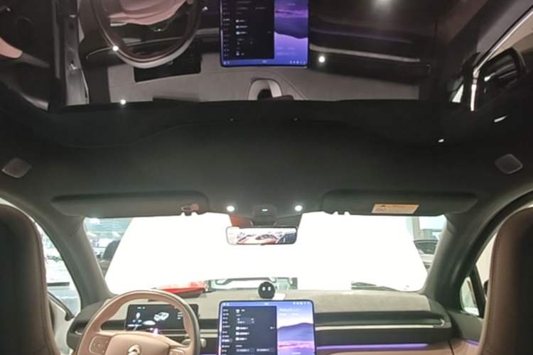 Used Nio EC6 2025 75 kWh Headliner
