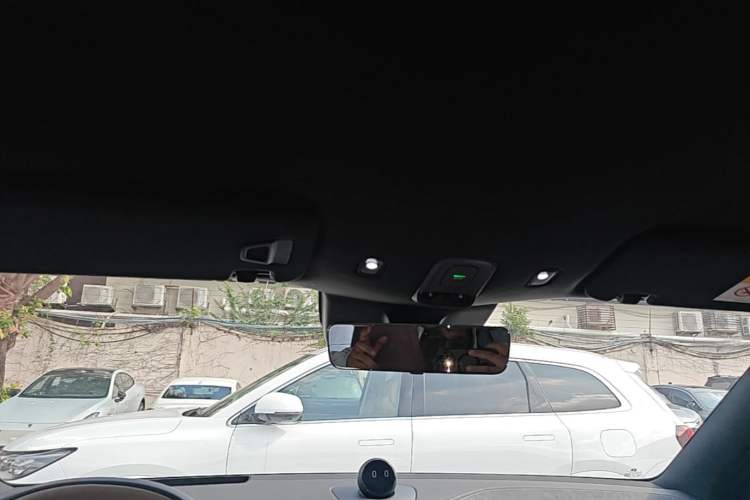 Used Nio EC6 2025 75 kWh Headliner