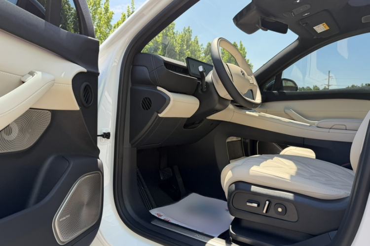 Used Nio EC6 2025 75 kWh Interior 2
