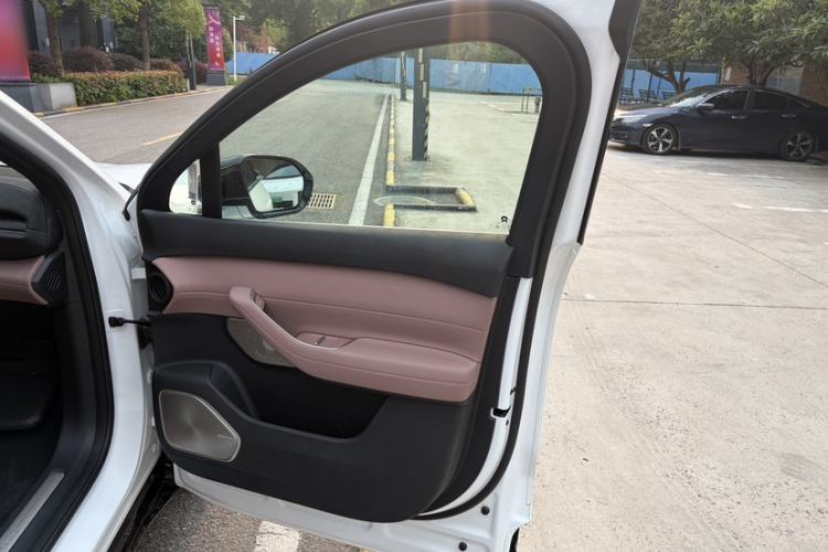 Used Nio EC6 2025 75 kWh Interior 3
