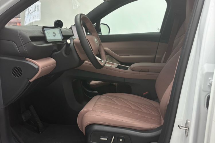 Used Nio EC6 2025 75 kWh Interior 4
