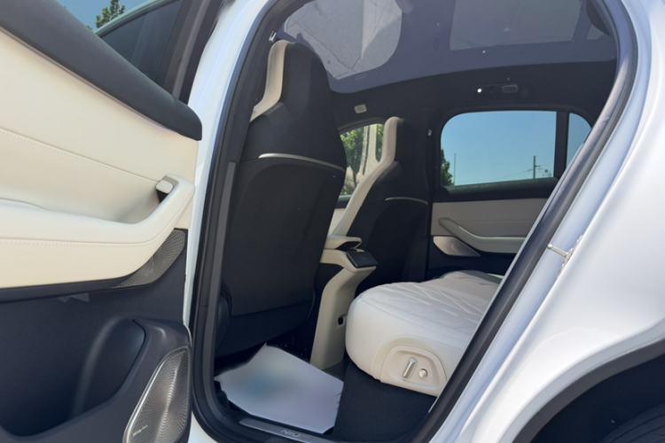 Used Nio EC6 2025 75 kWh Interior 4
