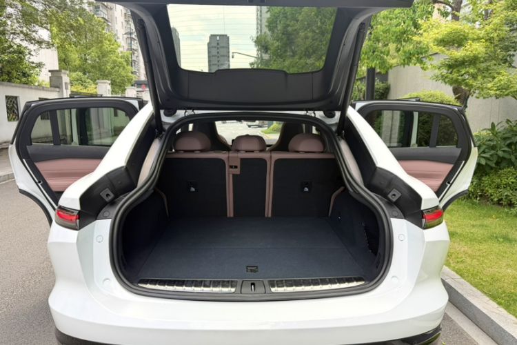 Used Nio EC6 2025 75 kWh Interior 5
