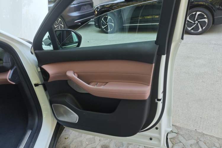 Used Nio EC6 2025 75 kWh Interior 5