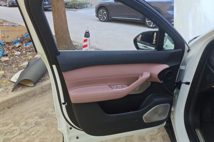 Used Nio EC6 2025 75 kWh Interior 7