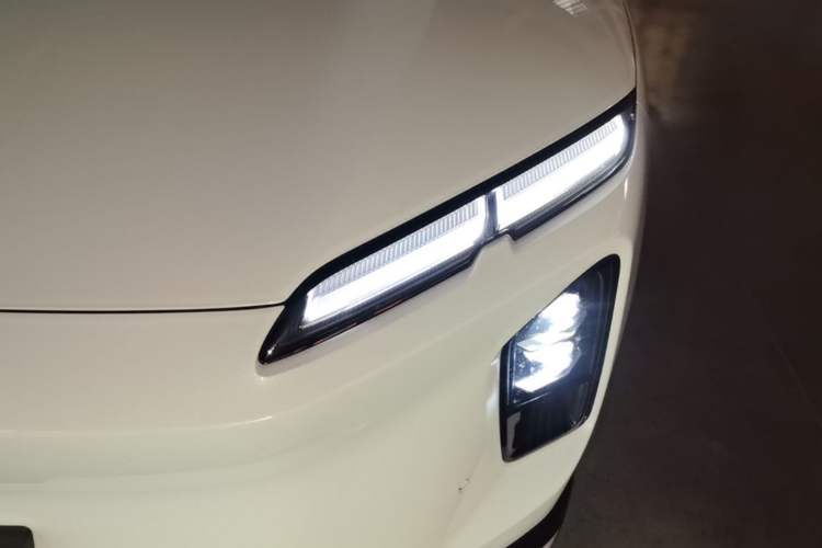Used Nio EC6 2025 75 kWh Left Front Headlight