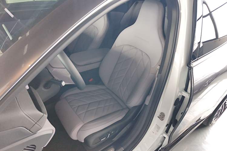 Used Nio EC6 2025 75 kWh Left Front Seat