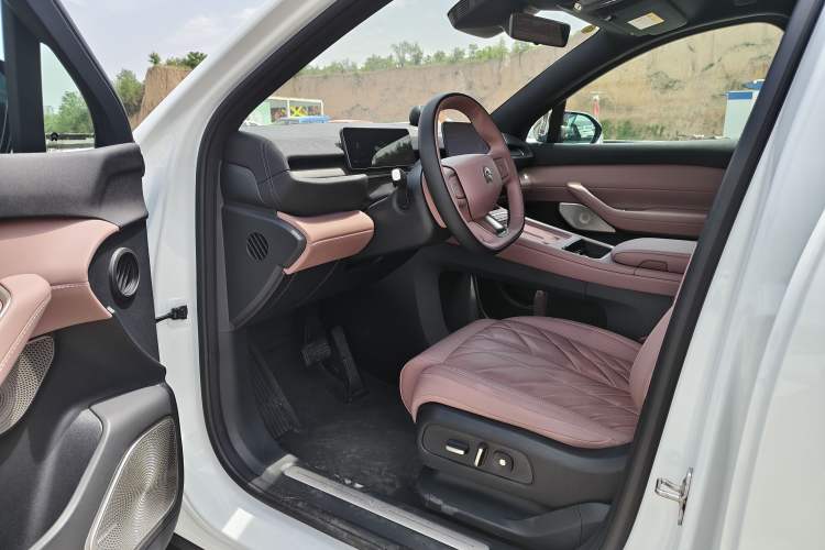 Used Nio EC6 2025 75 kWh Left Front Seat