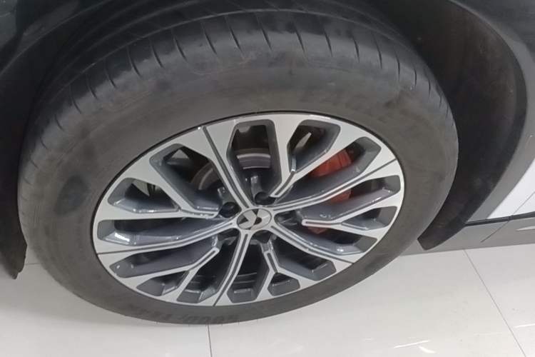 Used Nio EC6 2025 75 kWh Left Front Wheel Hub